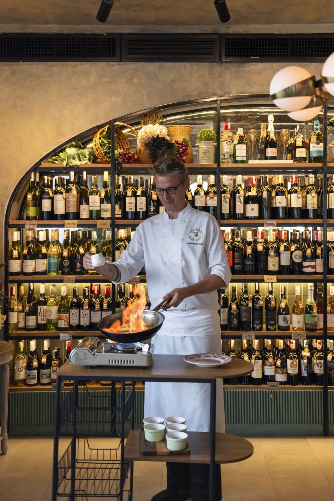 Chef Jef cooking at LA PLANTE